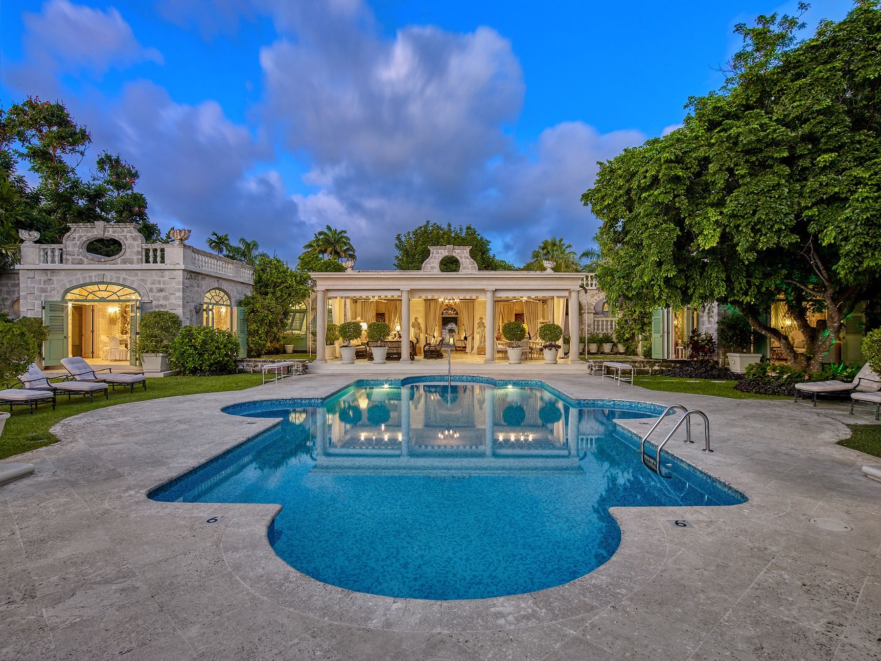 Leamington Estate villa photo.
